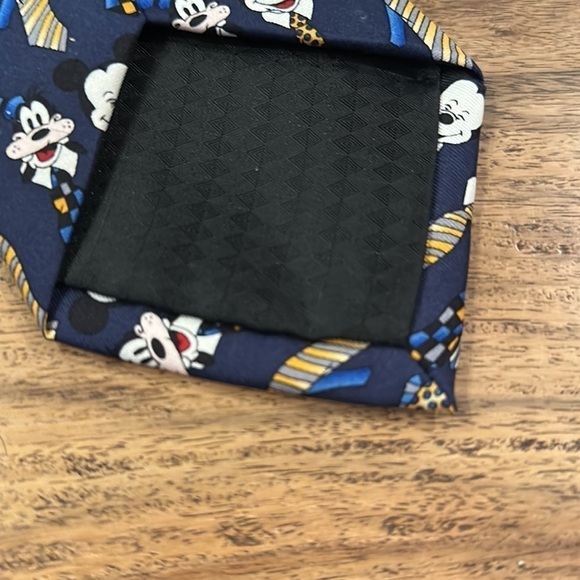 Disney Characters Silk Tie Mickey Donald Goofy Tie Navy - Picture 5 of 7